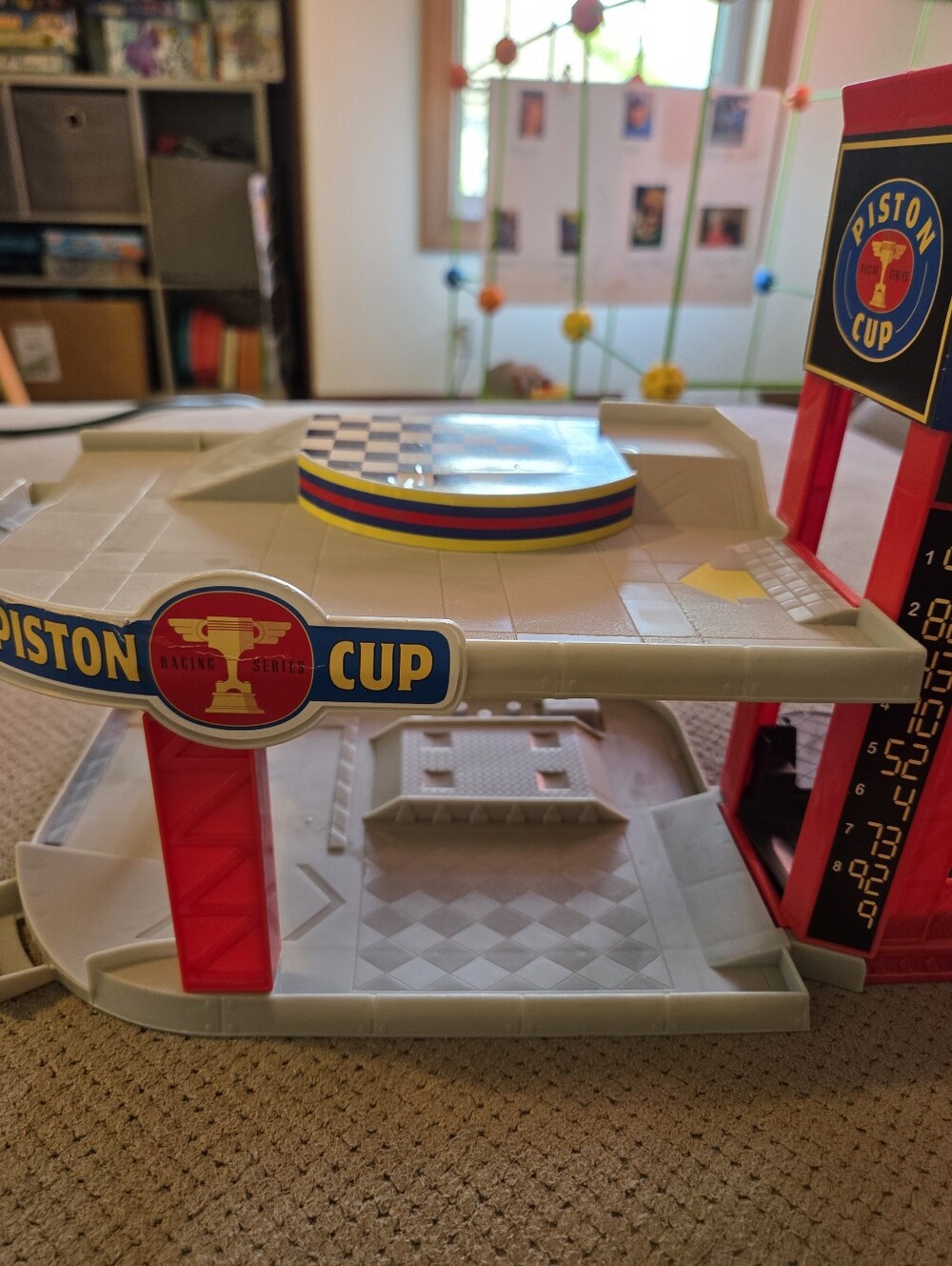 2016 Disney Pixar Cars Piston Cup Racing Garage for Lightning McQueen & Friends - Picture 3 of 16